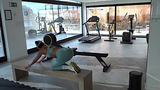 Fit Teen Bubble but Fucks Her Personal Trainer After the Gym