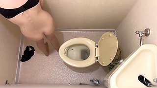自慰中の彼女をトイレで犯す。sex In The Toilet With Her Masturbating