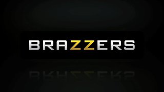Door To Door Whores With Julia Ann, Brandi Love, Keiran Lee - Brazzers
