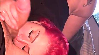 Puta De Joelhos Babando No POV Sem Chance De Escapar Da Gozada