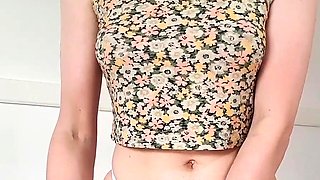 Hot amateur webcam teen masturbates for their fans