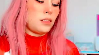 Very hot amateur thai teen girl toying her pussy on cam