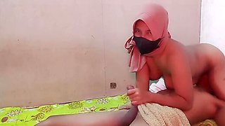 Hijab Indonesian Girl Rania Gets Massage Sex & Cheating Blowjob