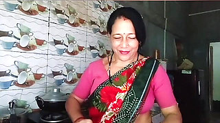 Newly married Bhabhi seduce by bra seller in the home