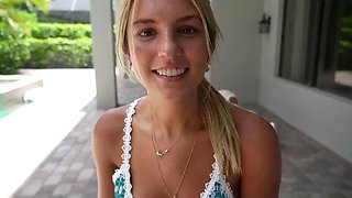 18 Year Old College Freshman Gives Her Friend a Blowjob in the Pool!