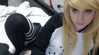 Amateur Webcam Cute Teen Plays Solo with Big Dildo