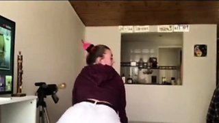 Big Booty White BBW Twerking on Webcam Solo