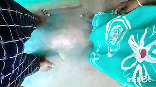 Today's, at the work site, a Bengali boy took the daughter of an Odisha contractor to the labor room and fucked her thoroughly