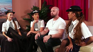 Bald man gets his dick pleasured by kinky Ambere Green and Lara Lee