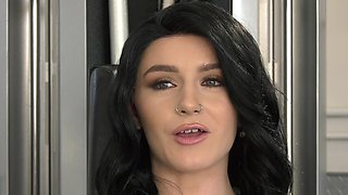 Shemale spreads legs to be pleasured - Rosalyn and Erica Cherry
