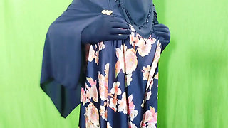 Muslim Hijabi Beautiful Housewife Fucking with Neighbor - With Clear Hindi Audio