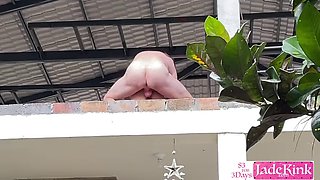 Real exhibitionist couple fucks on the balcony and flashes