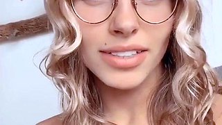 Amateur sweet blonde babe sucking cock