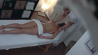 Busty beauty gets an erotic massage