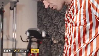 Niykee Cruz Works Out, But With Danny She Can't Resist Hidden Passion - Brazzers