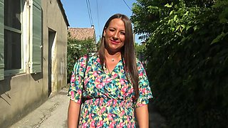 Cataleya, 29 years old, at ease in all circumstances! - Jacquie et Michel TV