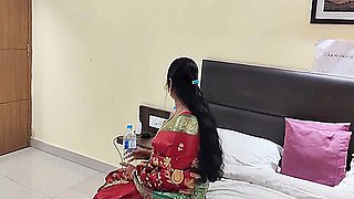 A Desi Bhabi Seduced Ac Operator And Made A Superb Fucking Session