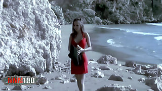 Bamboo: Asian Pornstar Bamboo Flashing on the Beach