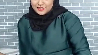 Hot Muslim Girl Got Distracted After Seeing Landlords Big Cock