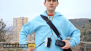 Jada Sparks Goes Wild In Public: Fucking Tourist & Bubblebutt Babe Jordi In Reverse Cowgirl