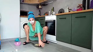 Russian Mom Cooks Breakfast With Pussy Eggs In Kitchen