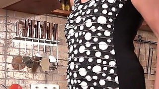 Mature Housewife Kira Loves Stuffing a Vibrator in Her Hairy Pussy