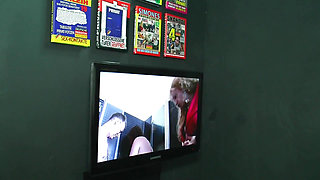 Unrestrained and merciless sex whizzes in the porn booth - 4