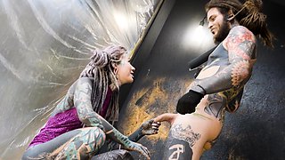 Alt dominatrix pegging tattooed worker