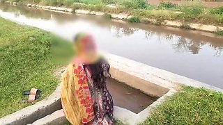 Hot Pakistani Housewife Fucks Latina Sali in Toilet - Hindi Audio Desi Sex