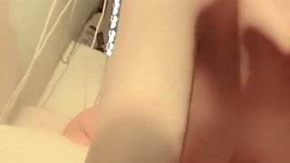 The top green broadcasting goddess went to the sea, White Rabbit, leaked B for the first time! Damn it! So excited, the live broadcast in China is about to cover up and stop. This slut is very good at handling men 41