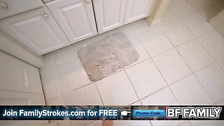 Helping stepmommy jizz multiple times with my viagra knob