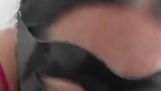 Convenci a Mi Empleada De Dejarse Grabar Con Mascara Chupandome La Verga