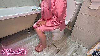 Smoking Goddess' Loud Toilet Farts