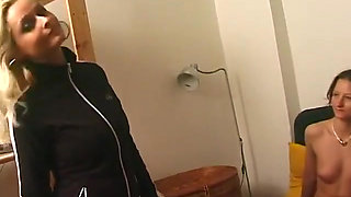 Amateur lesbians eat each other's bush