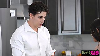 Summer Renee Screams "Lick My Wet Clit Then Pump Me Full of Cum