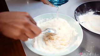 Big Ass black cougar creampie - mom porn