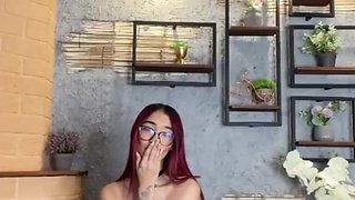Delgad Girl with Perfect Cushroom Masturbates at Home with Your Toy Sex