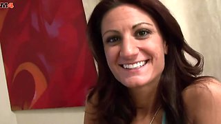 Hot slut in interracial cock sucking session