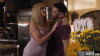 Charlie Forde And Sophia Burns - Plump Ass Pregnant Surrogate Has 3some Orgy