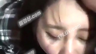 5469 꽐라년 얼공 대놓고 찍으면서 화장실에서 오줌먹이고 뒷치기 섹스 Korean 텔레 UBE892