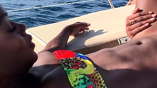 Amateur girlfriend fingered and rammed outdoors at the beach