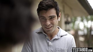 Tiny waitress tricked by a sly customer