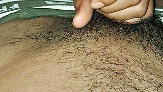 Madhu bhabhi ko choda completely naked kar uski bed par