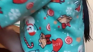 My Girlfriend and I Are Mutually Masturbating in the Kitchen While Our Housekeeper Is Preparing Breakfast