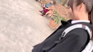 純真無垢な制服美女がラブラブデート中に足で男の股間サワサワやパンチラで勃起誘発