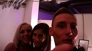 Wet amateur blonde fucked in threesome after bath