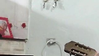 Novinha Gostosa Fodendo Com Dois Amigos Dotados E Gozando Muito!