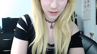 Amateur Webcam Cute Teen Plays Solo with Big Dildo