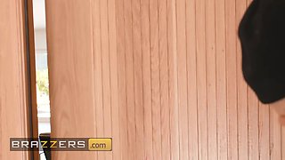 Sarah illustrates mistakenly invites her one-night stand for a dinner & soon after they end up hardcore - brazzers