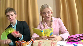 Sexy teen blowing on cock and getting fucked